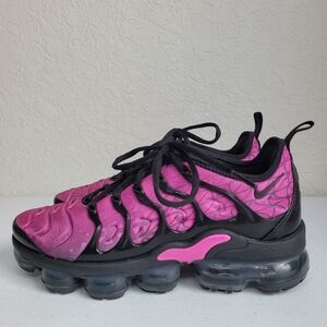 Nike Air Vapormax Plus Fushia And Black Sneakers